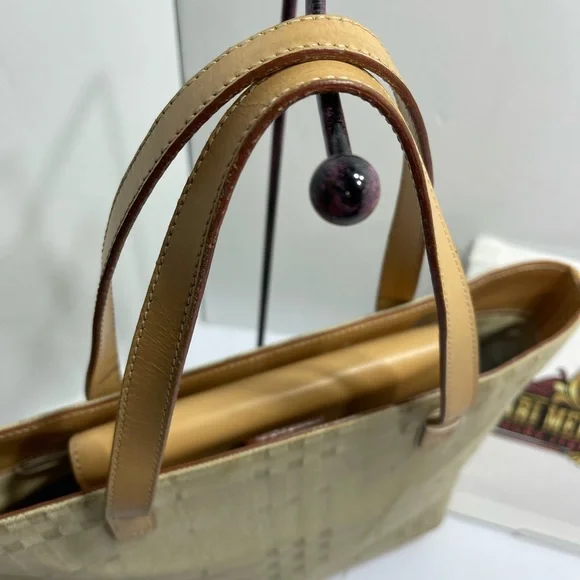 Burberry Hand Bag in Tan color. - Picture 3 of 9